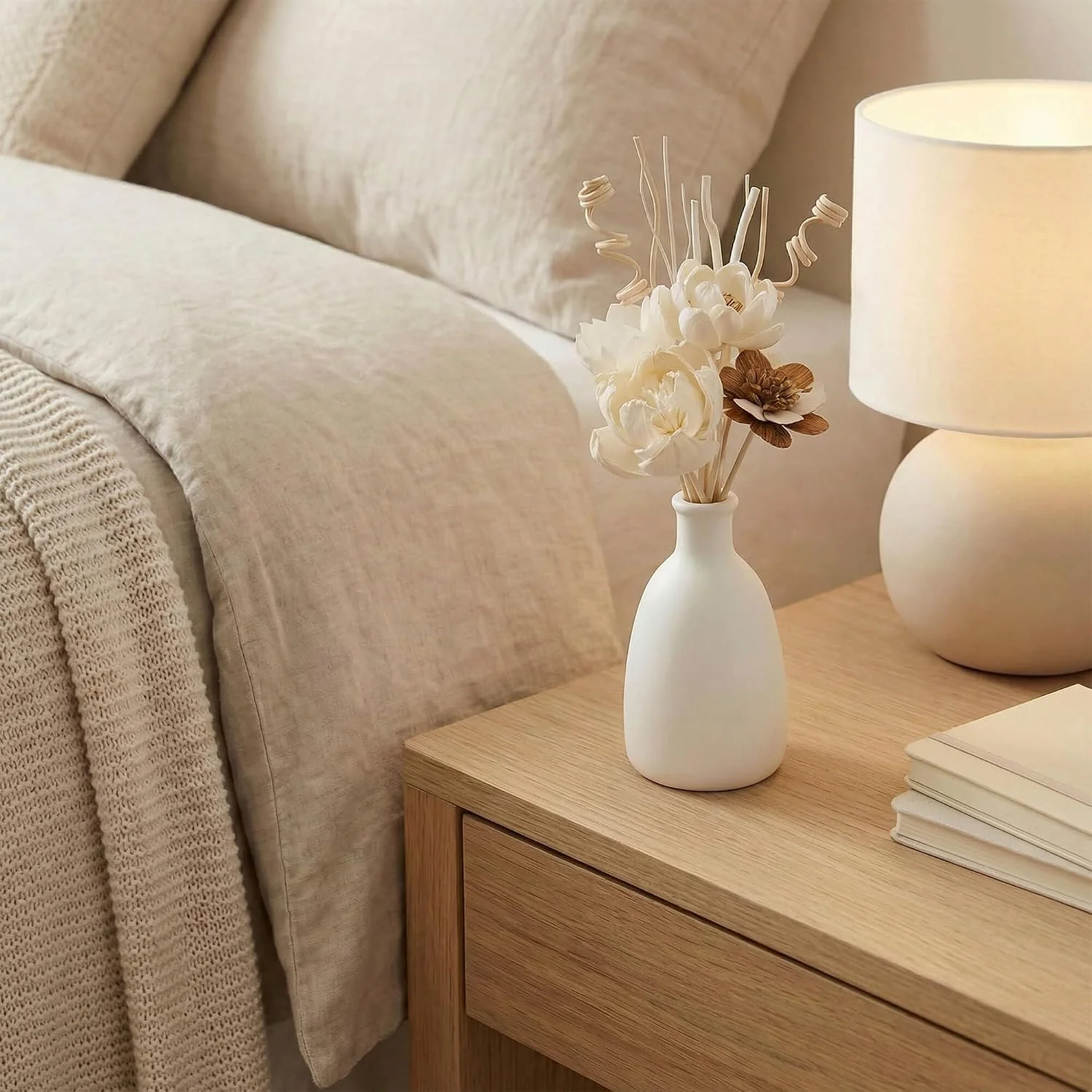 Decorative flower diffuser sticks, White: bedside display