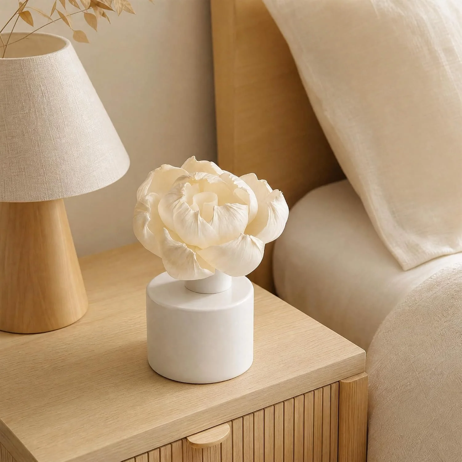 Ivory flower diffuser set, White: bedside arrangement